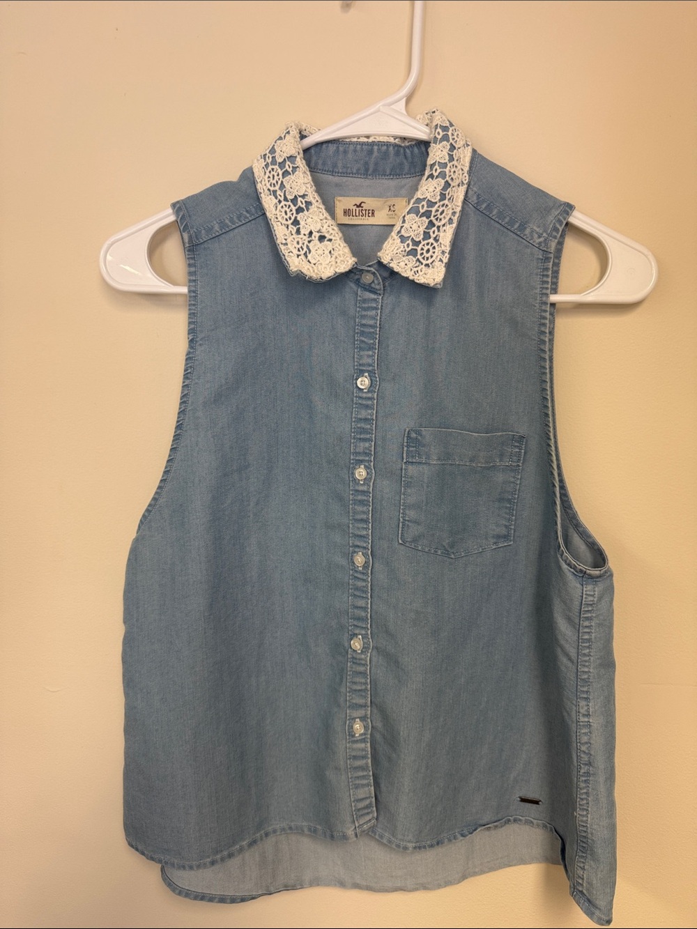 Hollister Light Blue Denim Sleeveless Button-Front Top with White Lace Collar